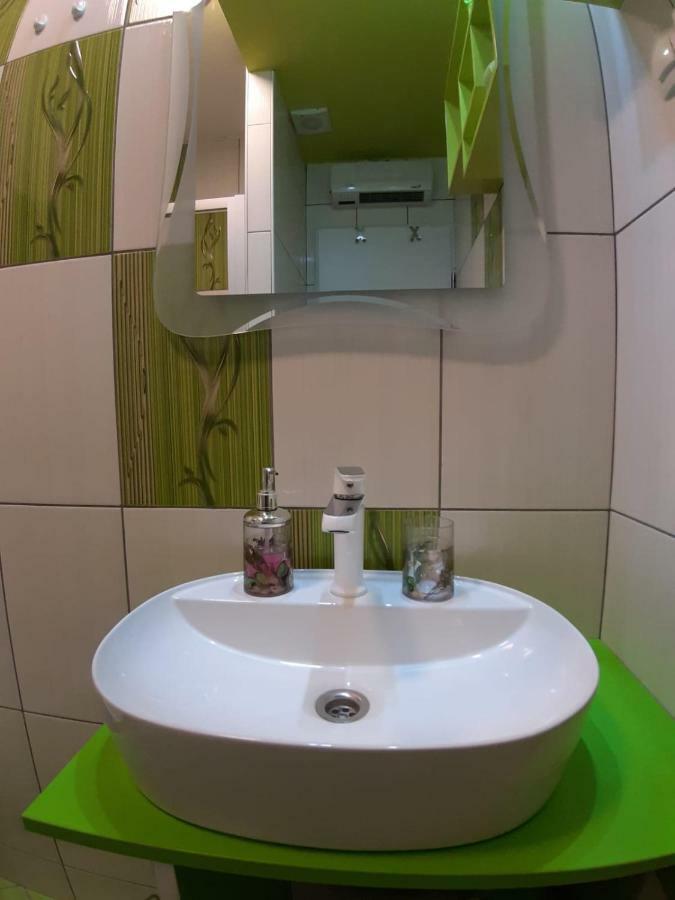 Studio Apartman F&L Макарска Екстериор снимка